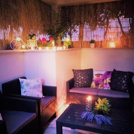 Split Symphony Garden: Modern, New Apartment 외부 사진