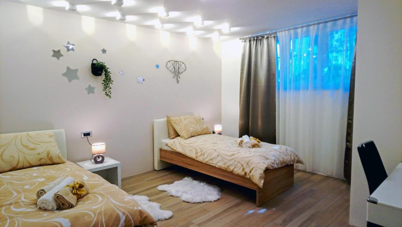 Split Symphony Garden: Modern, New Apartment 외부 사진